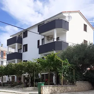  Apartman Parac